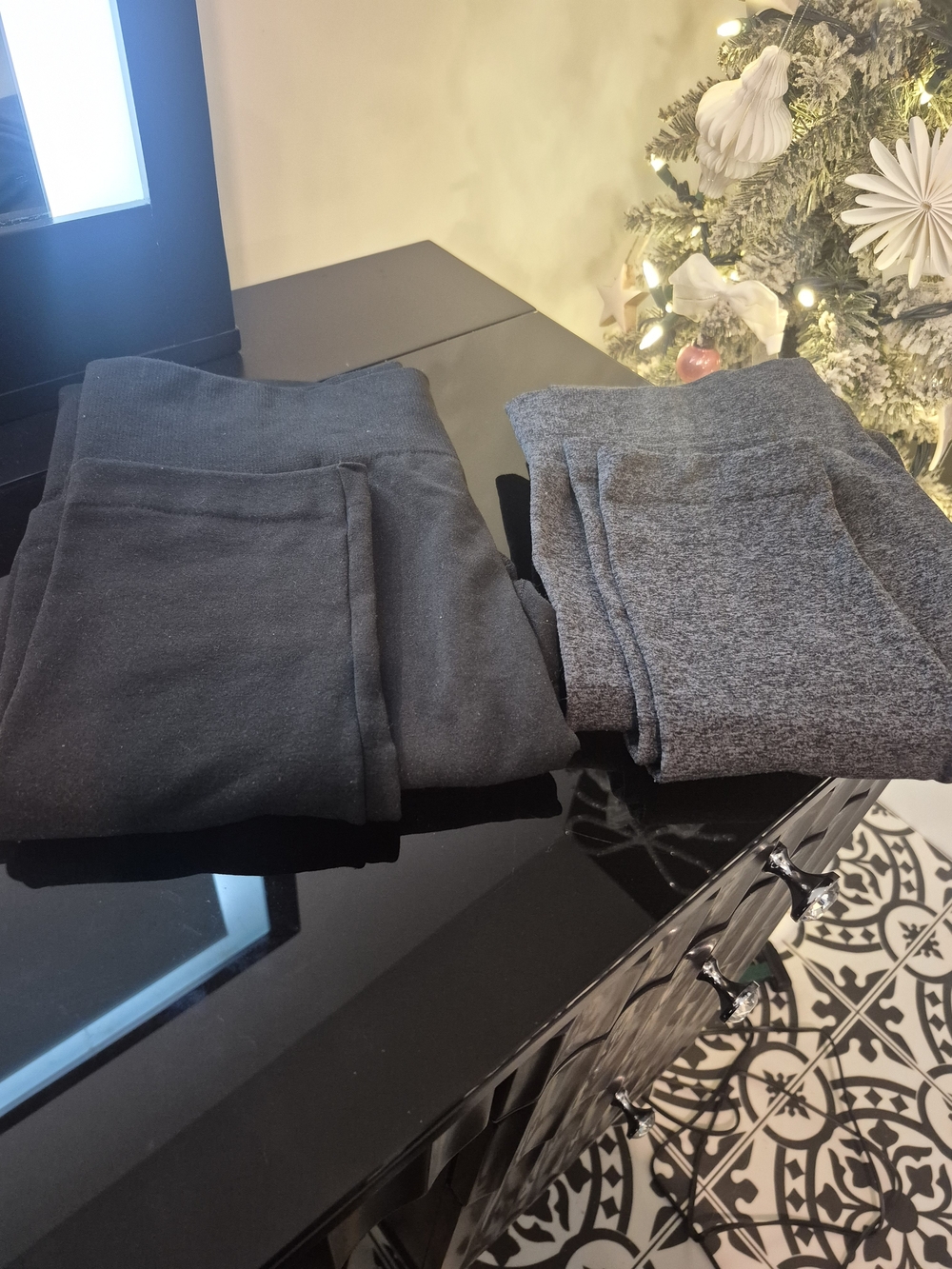 Catherine Malandrino 2 Pack Leggings, Black & Gray XL.